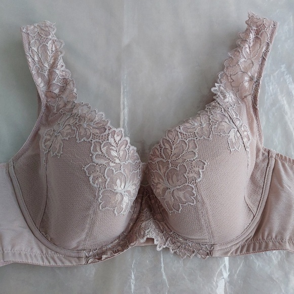 NWOT Triumph Double Layer Wing Bra Floral Lace - Picture 4 of 12